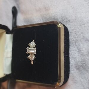 EXQUISITE 3-STONE DIAMOND RING!!!